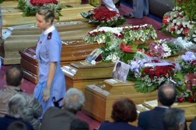 Puglia: i funerali delle vittime dello scontro tra treni – FOTO