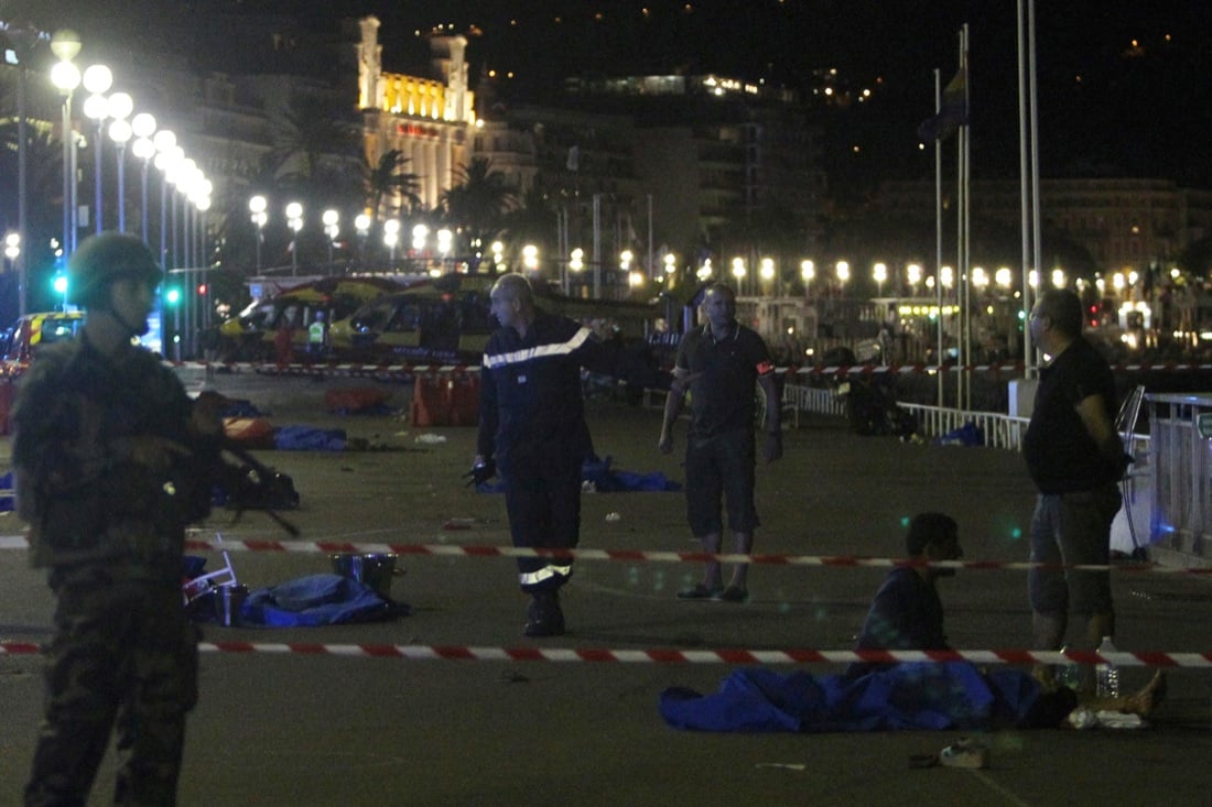 Attentato a Nizza: il lutto della stampa internazionale – FOTO Attentato a Nizza: il lutto della stampa internazionale – FOTO