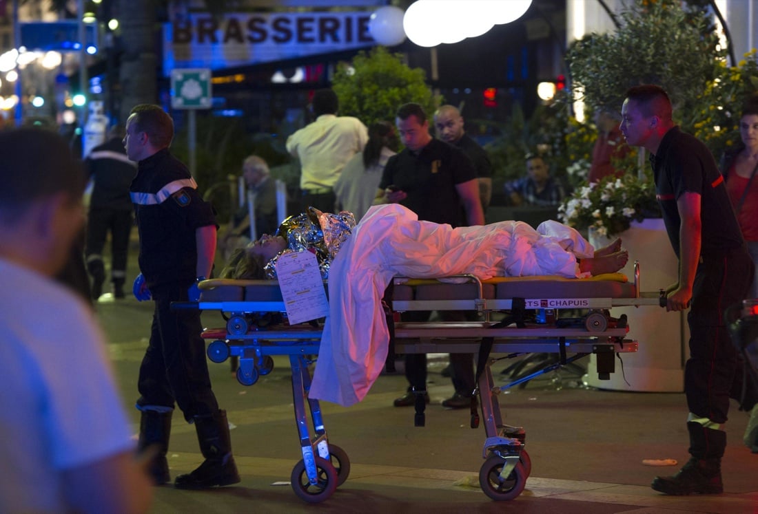 Attentato a Nizza: il lutto della stampa internazionale – FOTO Attentato a Nizza: il lutto della stampa internazionale – FOTO