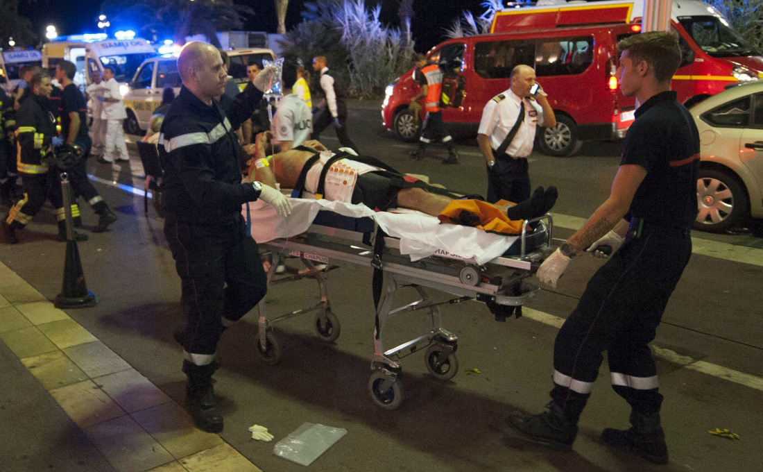 Attentato a Nizza: il lutto della stampa internazionale – FOTO Attentato a Nizza: il lutto della stampa internazionale – FOTO