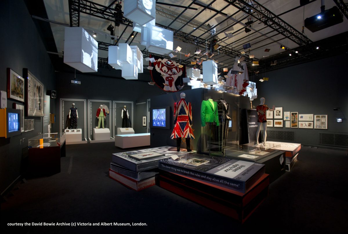 Galleria foto 'David Bowie is: arriva in Italia la mostra definitiva dedicata al Duca Bianco' - foto 3