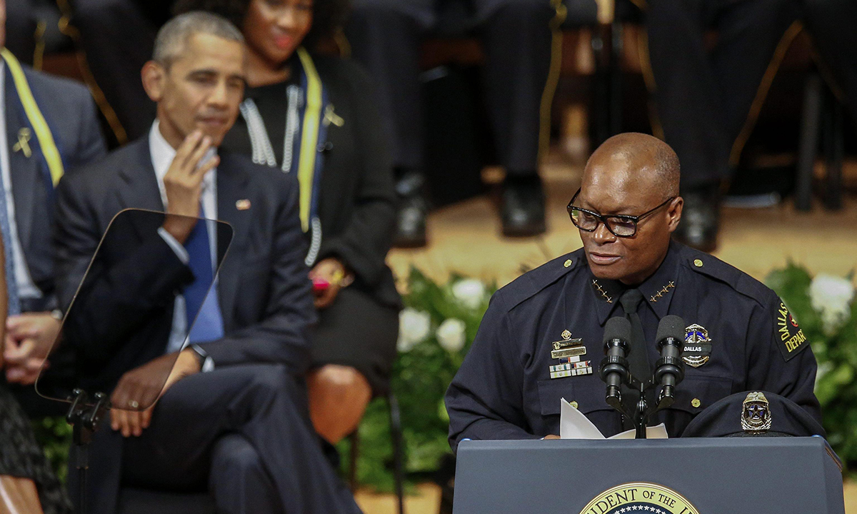 Dallas, cerimonia interreligiosa per i 5 agenti uccisi – Foto