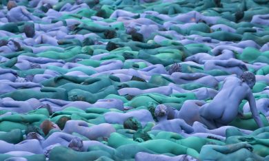 I nudi blu di Spencer Tunick a Hull