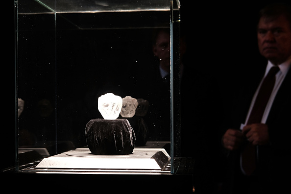 Diamante da record: costa troppo, nessuno lo compra Diamante da record: costa troppo, nessuno lo compra