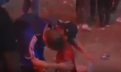 Euro 2016, tifoso del Portogallo consola quello della Francia
