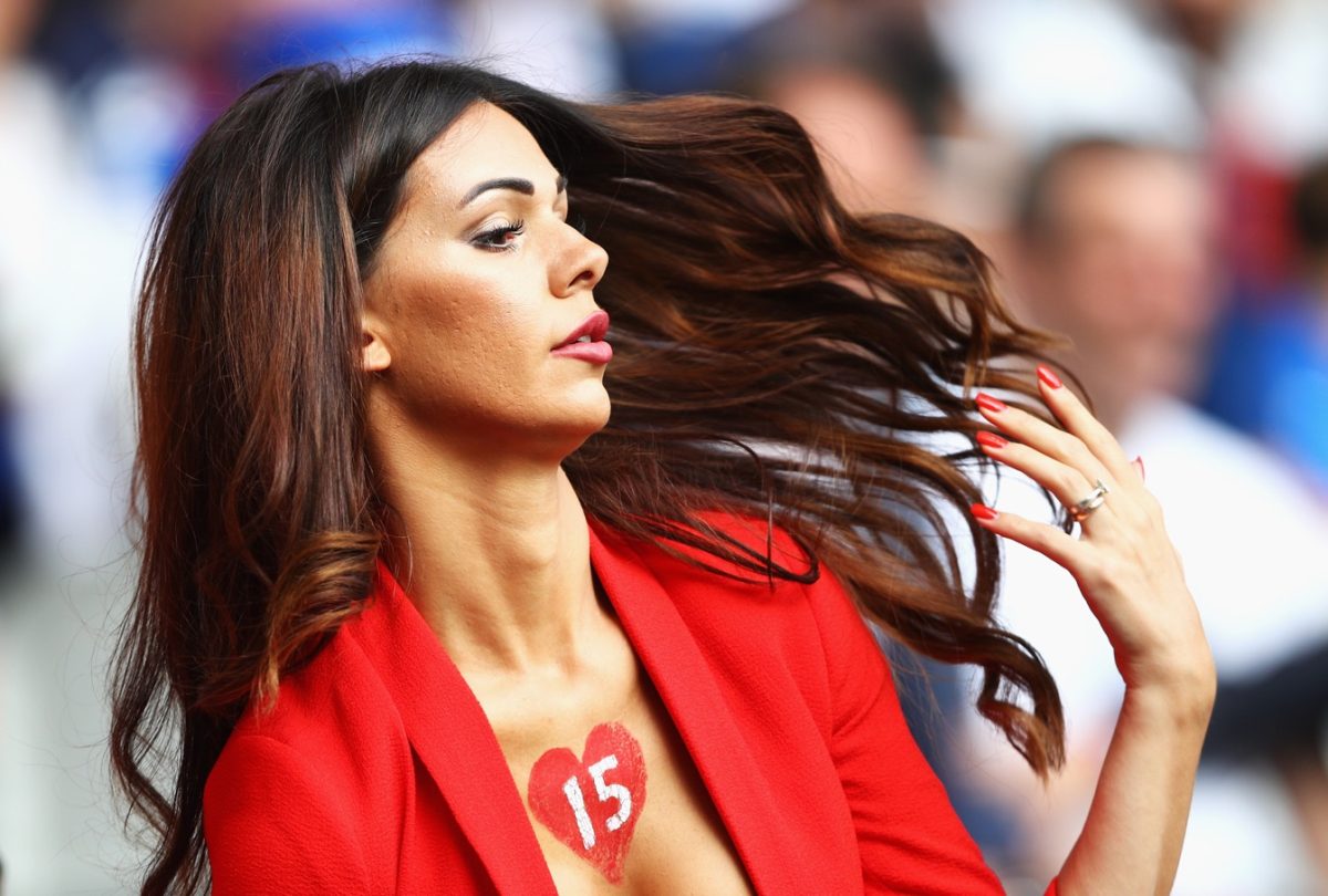 Galleria foto 'Euro 2016: la sfida tra sexy-tifose' - foto 7