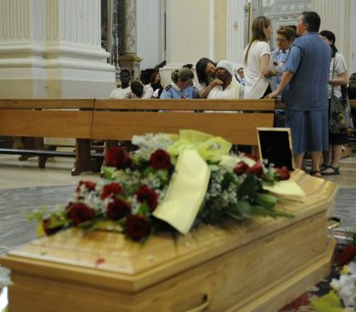 Emmanuel: a Fermo lo strazio dell’ultimo addio