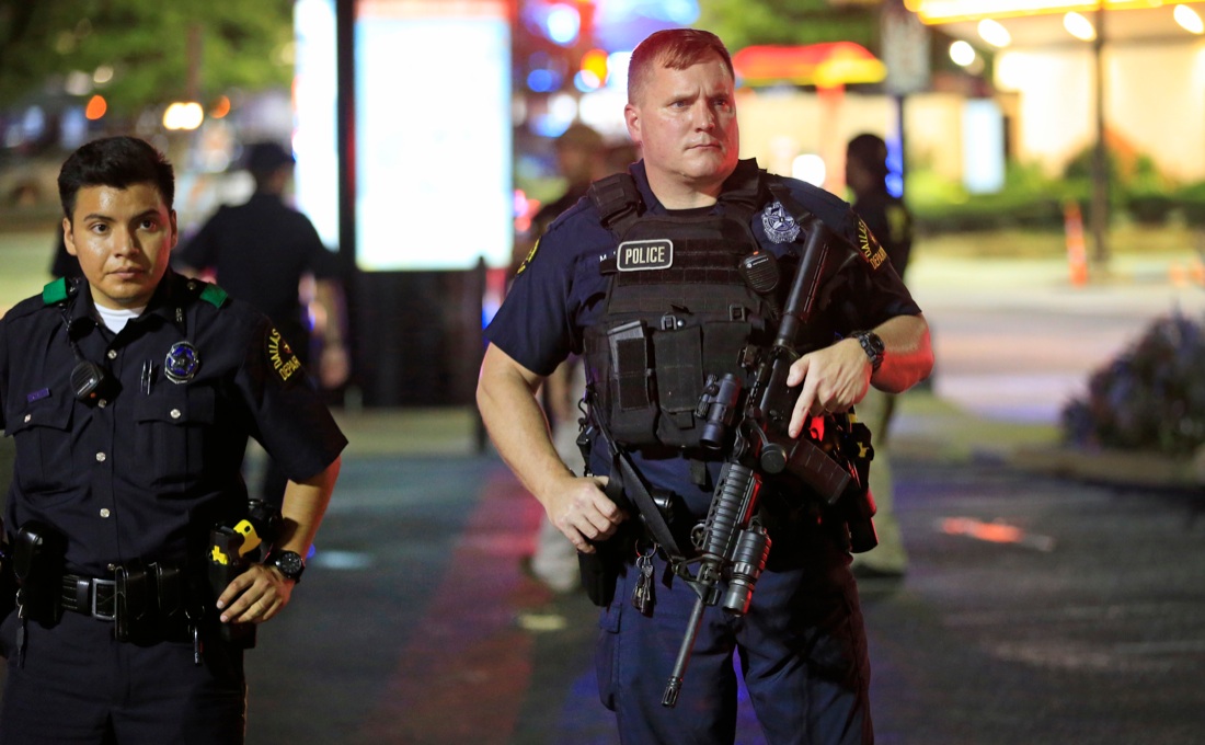 Dallas: gli omicidi dei poliziotti e la questione razziale Dallas: gli omicidi dei poliziotti e la questione razziale