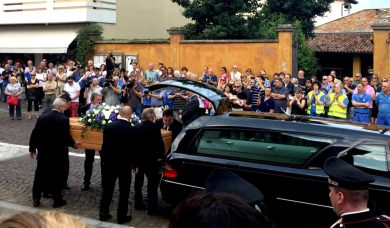 Strage di Dacca: il giorno dei funerali