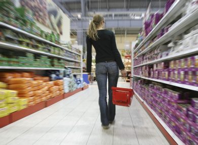 Istat: gli italiani spendono (un po’) di più