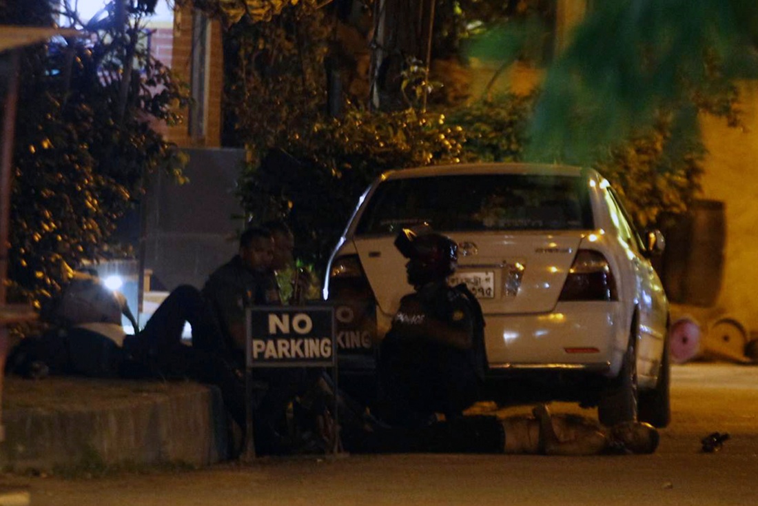 Bangladesh, l’Isis a Dacca ha fatto la sua strage – Foto e Video