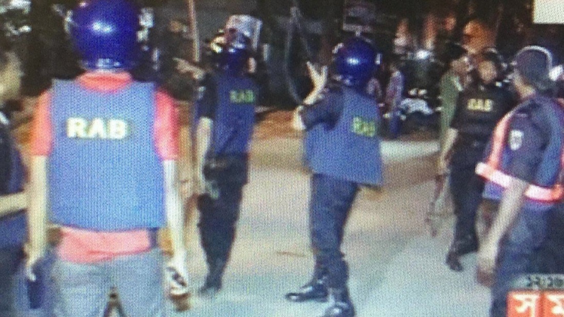 Bangladesh, l’Isis a Dacca ha fatto la sua strage – Foto e Video