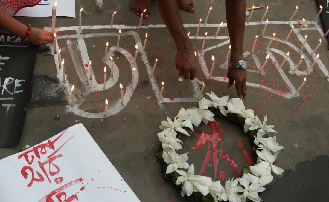 Bangladesh, l’Isis a Dacca ha fatto la sua strage – Foto e Video