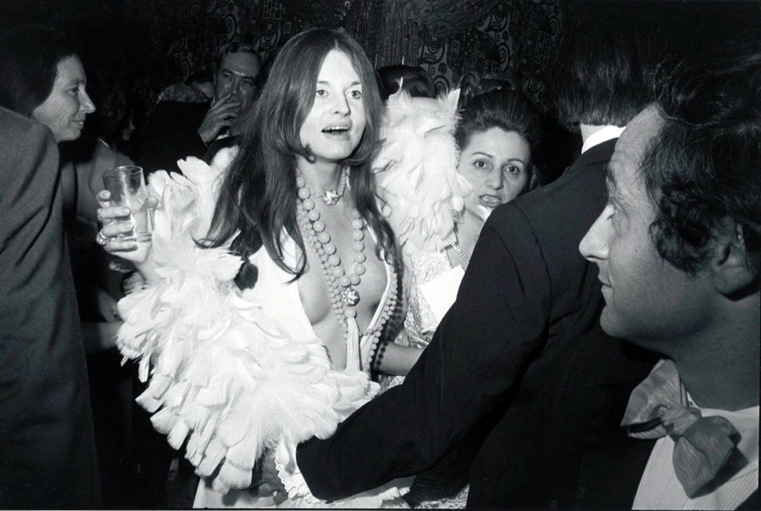 Garry Winogrand. Women (are beautiful) Garry Winogrand. Women (are beautiful)