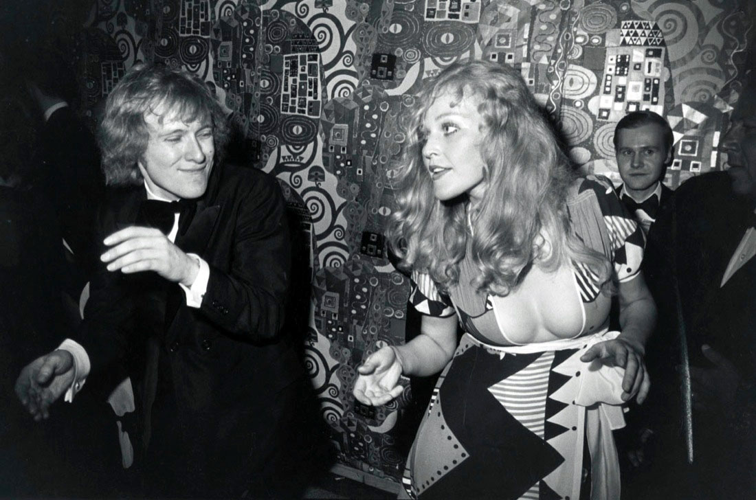 Garry Winogrand. Women (are beautiful) Garry Winogrand. Women (are beautiful)