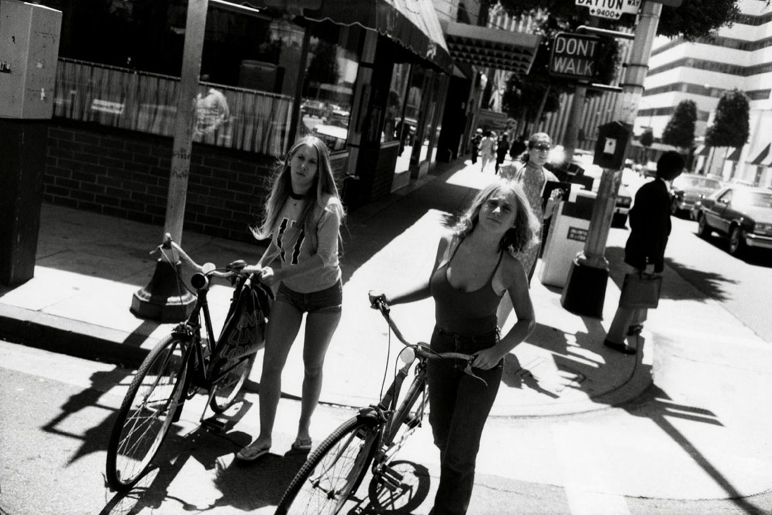 Garry Winogrand. Women (are beautiful) Garry Winogrand. Women (are beautiful)