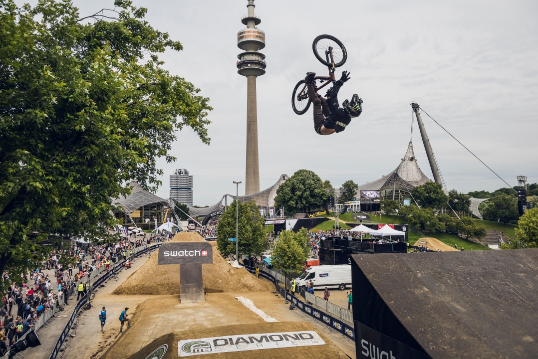 Swatch Prime Line Monaco: lo spettacolo ‘aereo’ delle mountain bike acrobatiche Swatch Prime Line Monaco: lo spettacolo ‘aereo’ delle mountain bike acrobatiche