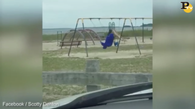 Un fantasma sull’altalena | video dagli Usa