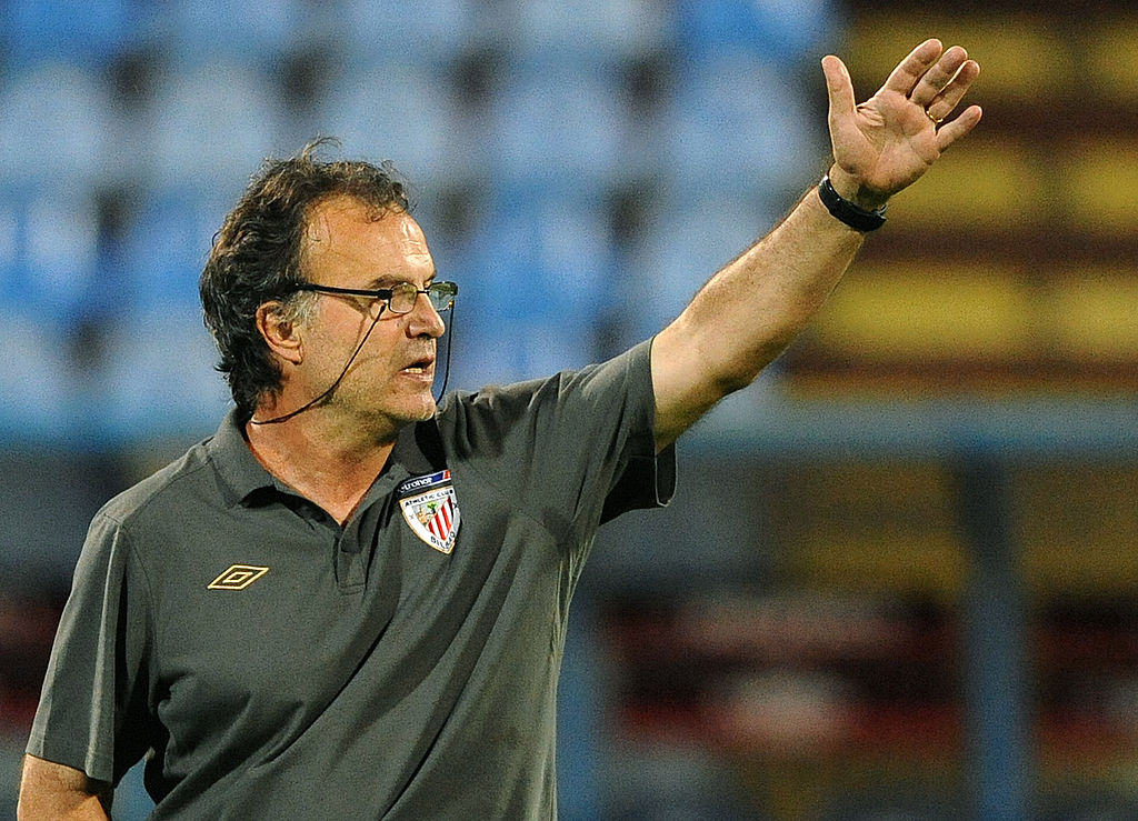 Chi è Marcelo Bielsa, il “Loco” che fa sognare (e impazzire) la Lazio Chi è Marcelo Bielsa, il “Loco” che fa sognare (e impazzire) la Lazio