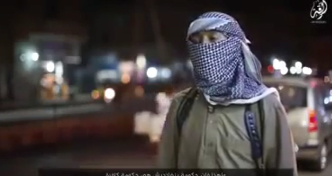 Isis, il nuovo video shock in Bangladesh: “Non smetteremo di uccidere i crociati” Isis, il nuovo video shock in Bangladesh: “Non smetteremo di uccidere i crociati”