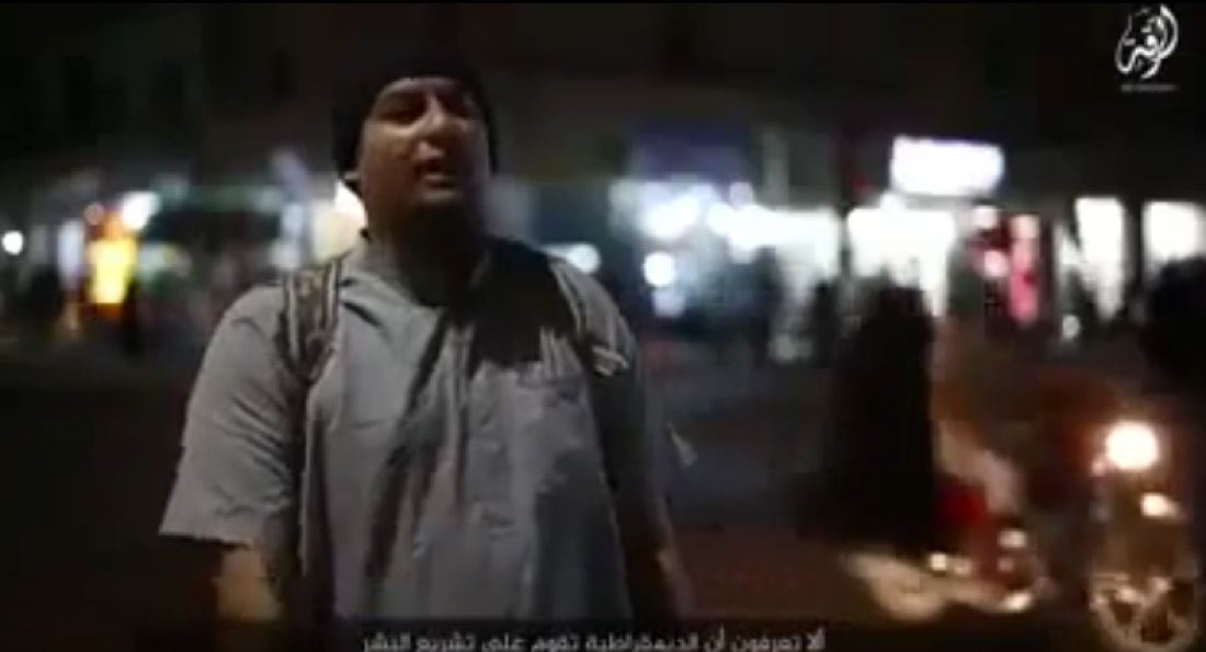 Isis, il nuovo video shock in Bangladesh: “Non smetteremo di uccidere i crociati” Isis, il nuovo video shock in Bangladesh: “Non smetteremo di uccidere i crociati”