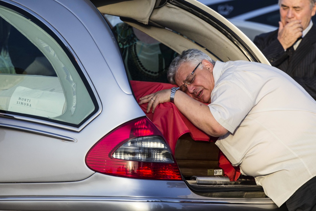 Isis, il nuovo video shock in Bangladesh: “Non smetteremo di uccidere i crociati” Isis, il nuovo video shock in Bangladesh: “Non smetteremo di uccidere i crociati”