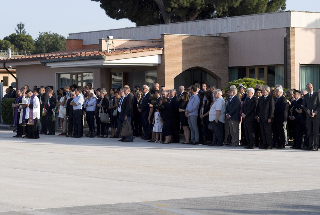 Isis, il nuovo video shock in Bangladesh: “Non smetteremo di uccidere i crociati” Isis, il nuovo video shock in Bangladesh: “Non smetteremo di uccidere i crociati”