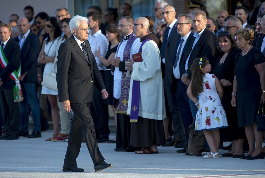 Isis, il nuovo video shock in Bangladesh: “Non smetteremo di uccidere i crociati” Isis, il nuovo video shock in Bangladesh: “Non smetteremo di uccidere i crociati”