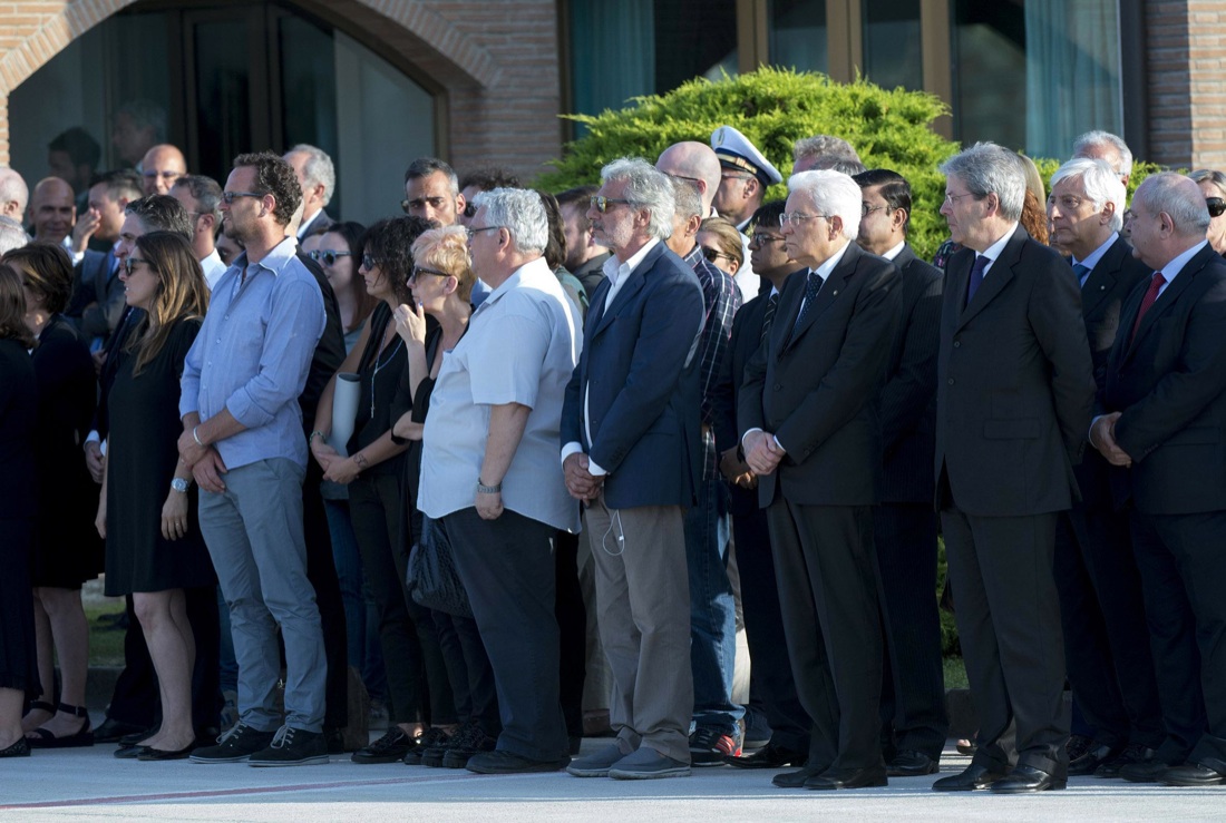 Isis, il nuovo video shock in Bangladesh: “Non smetteremo di uccidere i crociati” Isis, il nuovo video shock in Bangladesh: “Non smetteremo di uccidere i crociati”