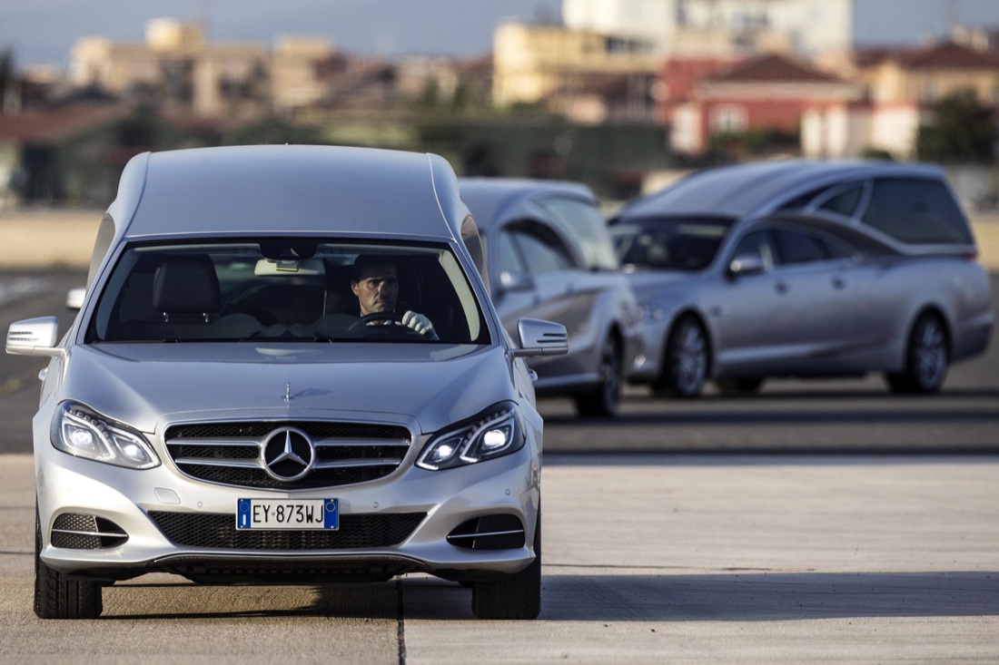 Isis, il nuovo video shock in Bangladesh: “Non smetteremo di uccidere i crociati” Isis, il nuovo video shock in Bangladesh: “Non smetteremo di uccidere i crociati”