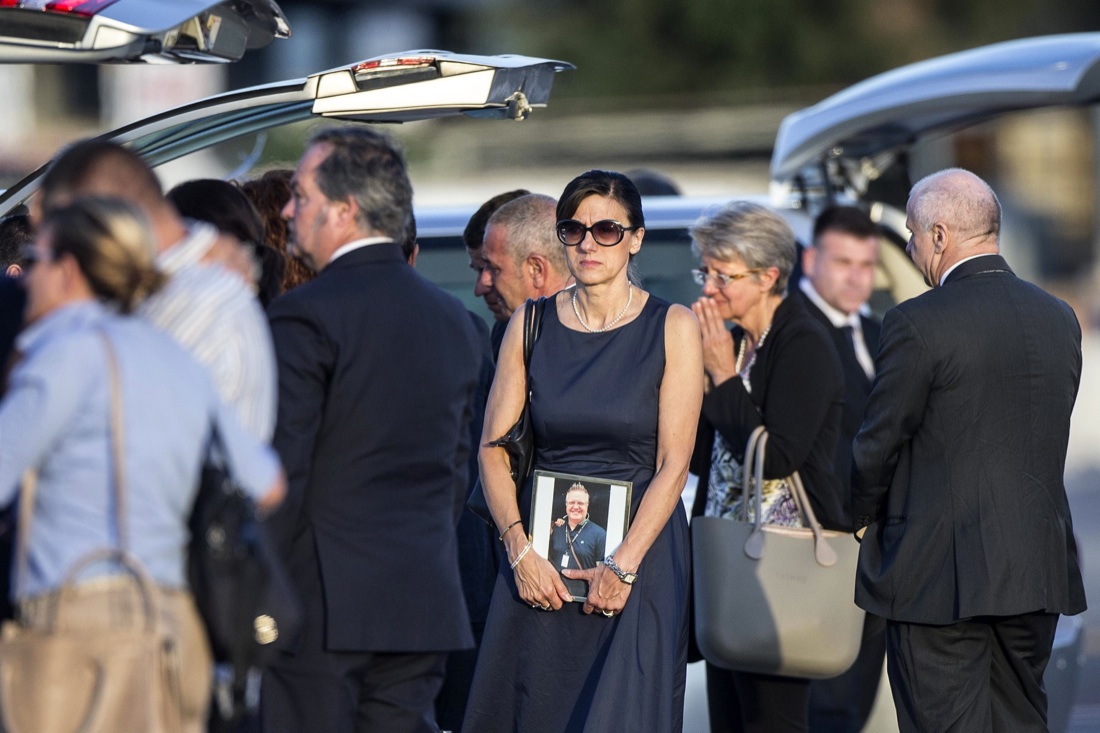 Isis, il nuovo video shock in Bangladesh: “Non smetteremo di uccidere i crociati” Isis, il nuovo video shock in Bangladesh: “Non smetteremo di uccidere i crociati”