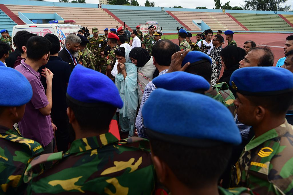 Isis, il nuovo video shock in Bangladesh: “Non smetteremo di uccidere i crociati” Isis, il nuovo video shock in Bangladesh: “Non smetteremo di uccidere i crociati”