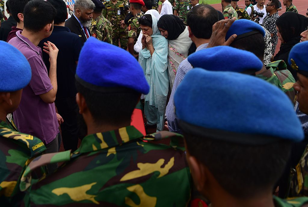 Isis, il nuovo video shock in Bangladesh: “Non smetteremo di uccidere i crociati” Isis, il nuovo video shock in Bangladesh: “Non smetteremo di uccidere i crociati”