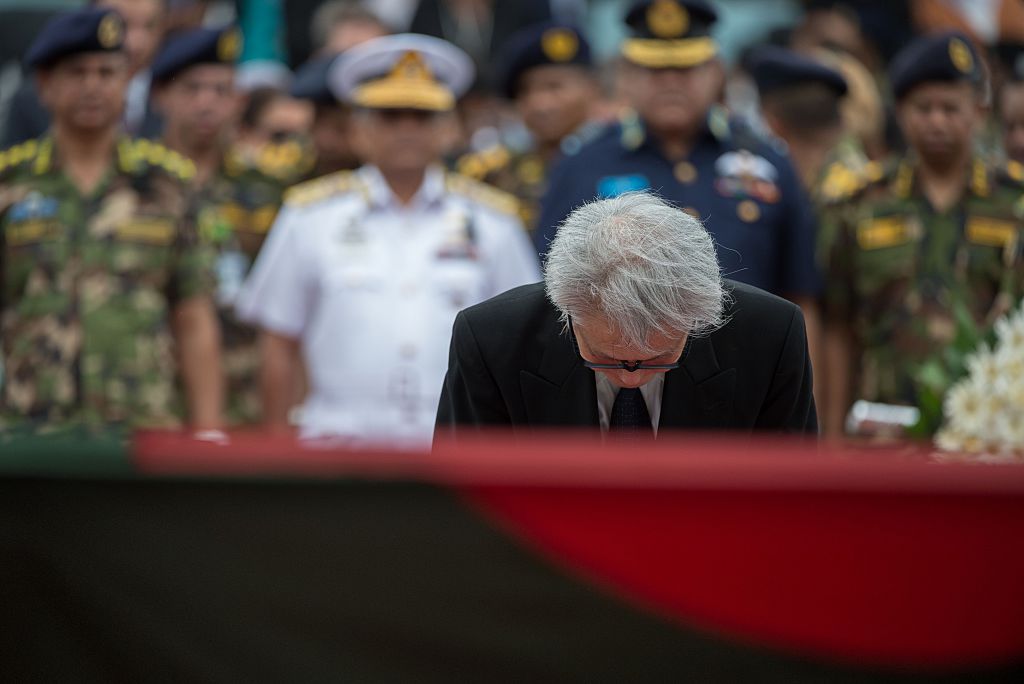 Isis, il nuovo video shock in Bangladesh: “Non smetteremo di uccidere i crociati” Isis, il nuovo video shock in Bangladesh: “Non smetteremo di uccidere i crociati”