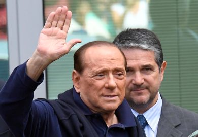 Berlusconi dimesso dall’ospedale: “E’ stato doloroso ma sarò ancora utile al paese”