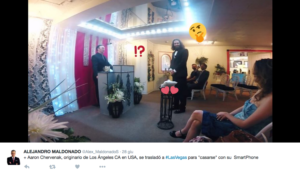 Las Vegas, un uomo sposa il suo iphone Las Vegas, un uomo sposa il suo iphone