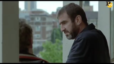 Renzi mostra video di Cantona alla direzione Pd