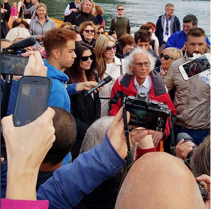 Da Carlo Cracco a Willem Dafoe, tanti i vip sulla passerella di Christo