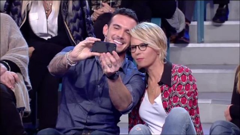 Uomini e Donne: l’ex tronista Lucas Peracchi si è fidanzato con Paola Caruso Uomini e Donne: l’ex tronista Lucas Peracchi si è fidanzato con Paola Caruso