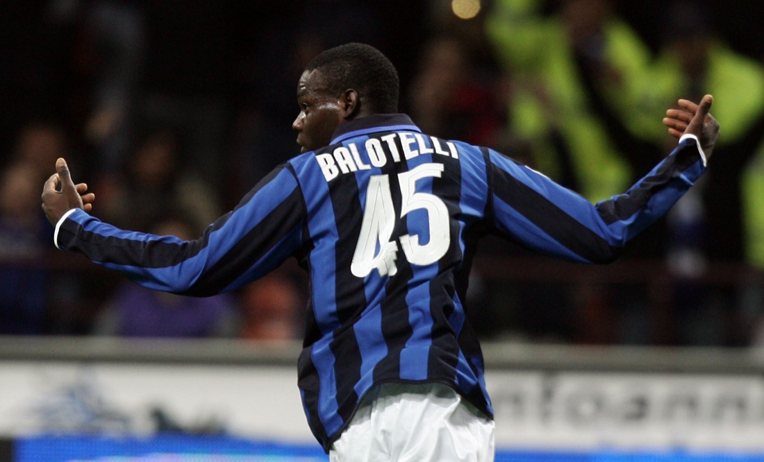 Balotelli al Nizza: maglia rossonera anche in Ligue 1 per un futuro da ricolorare Balotelli al Nizza: maglia rossonera anche in Ligue 1 per un futuro da ricolorare