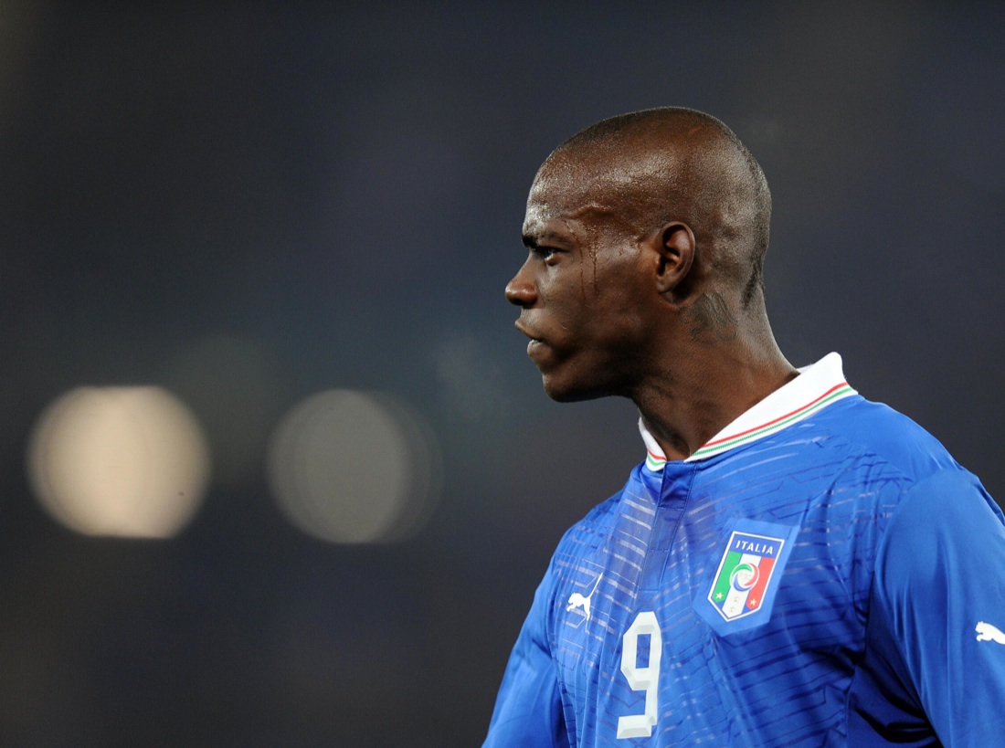 Balotelli al Nizza: maglia rossonera anche in Ligue 1 per un futuro da ricolorare Balotelli al Nizza: maglia rossonera anche in Ligue 1 per un futuro da ricolorare