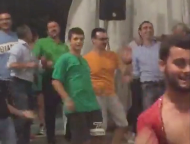 Salvini balla ‘Andiamo a comandare’ – VIDEO