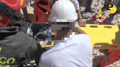 Terremoto: i Vigili del fuoco salvano due bambine – VIDEO