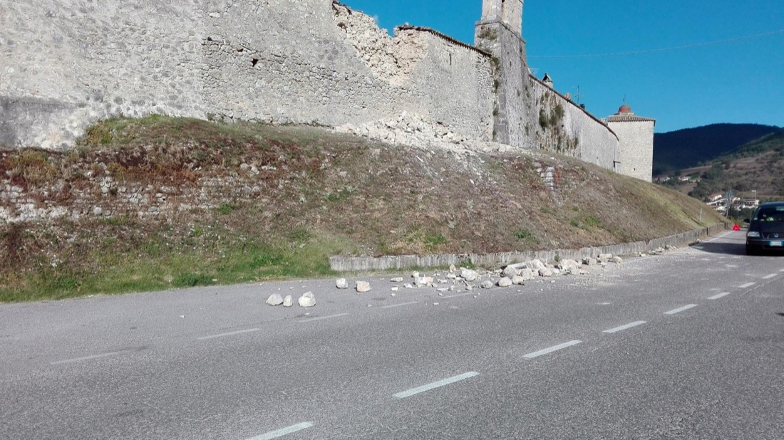 Terremoto: Norcia, la città che resiste al sisma – FOTO Terremoto: Norcia, la città che resiste al sisma – FOTO