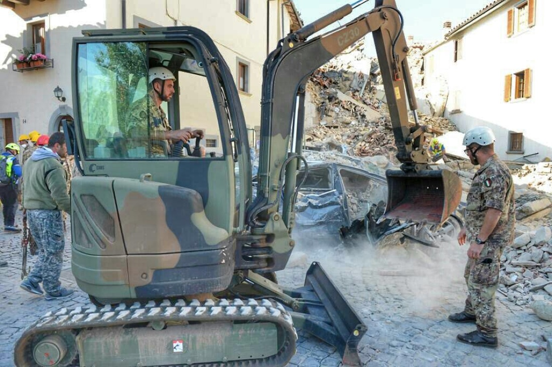 Terremoto, con l’Esercito in soccorso di Amatrice – foto Terremoto, con l’Esercito in soccorso di Amatrice – foto