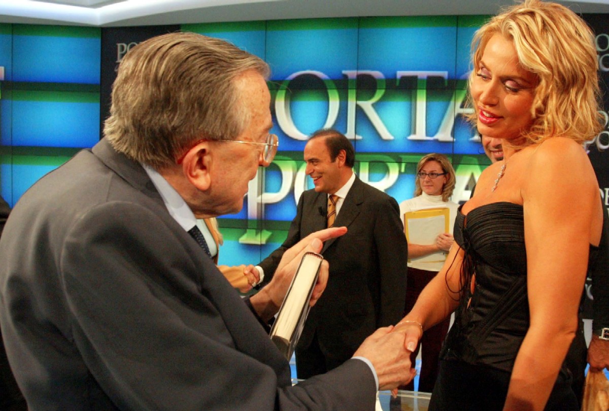 Valeria Marini: “Cerco in tivù il padre di mio figlio”. Ecco il format Valeria Marini: “Cerco in tivù il padre di mio figlio”. Ecco il format