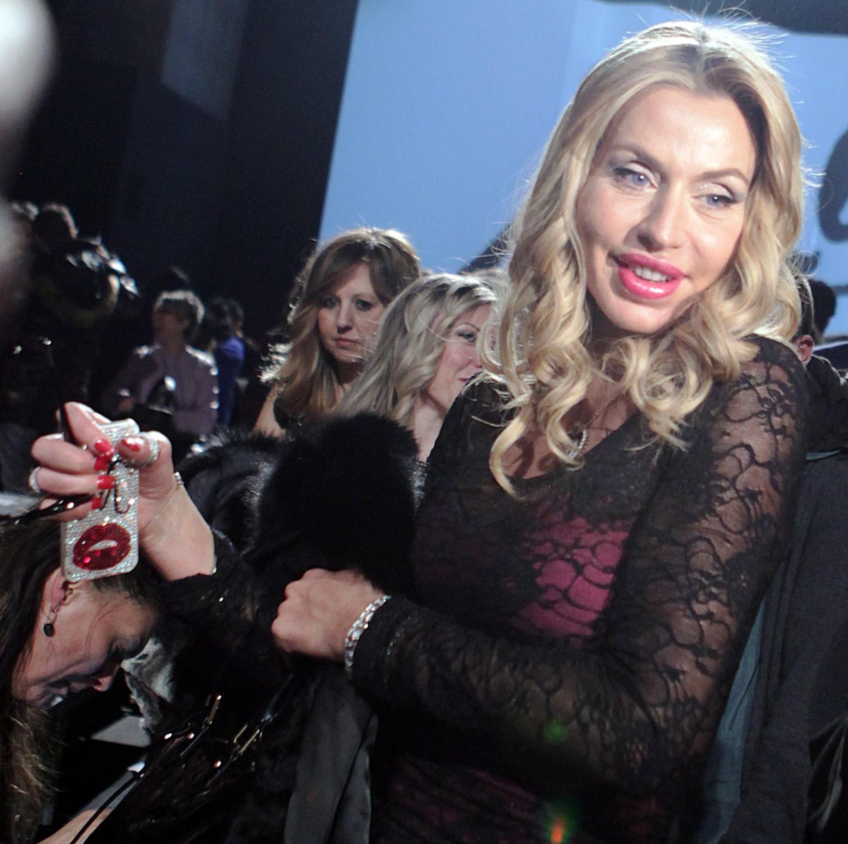 Valeria Marini: “Cerco in tivù il padre di mio figlio”. Ecco il format Valeria Marini: “Cerco in tivù il padre di mio figlio”. Ecco il format