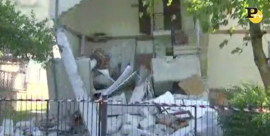 Terremoto: il crollo di una casa in diretta Facebook – Video