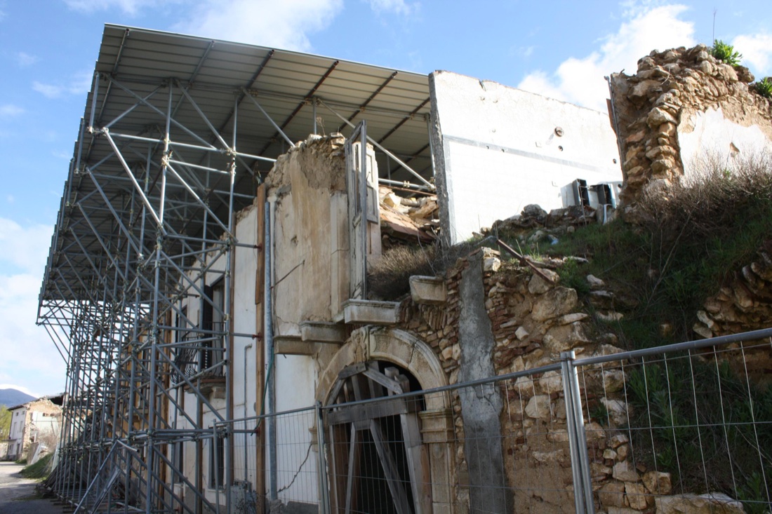 Terremoto in Centro Italia, migliaia di sfollati temono di finire come L’Aquila