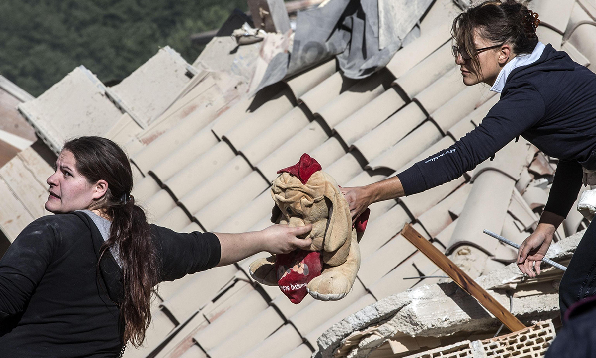 Terremoto in Centro Italia, migliaia di sfollati temono di finire come L’Aquila